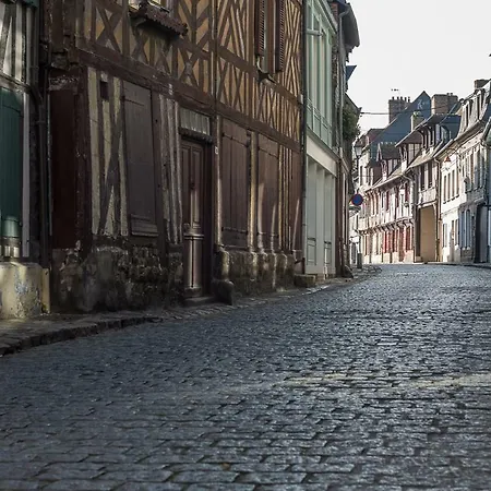 Luckey Homes - Rue Eugene Boudin * Honfleur