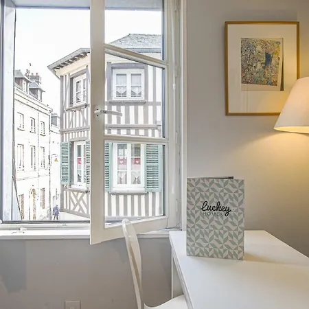 Luckey Homes - Rue Eugene Boudin * Honfleur